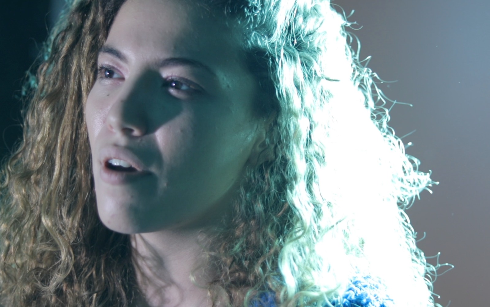 women-singings-music-video women-singings-music-video